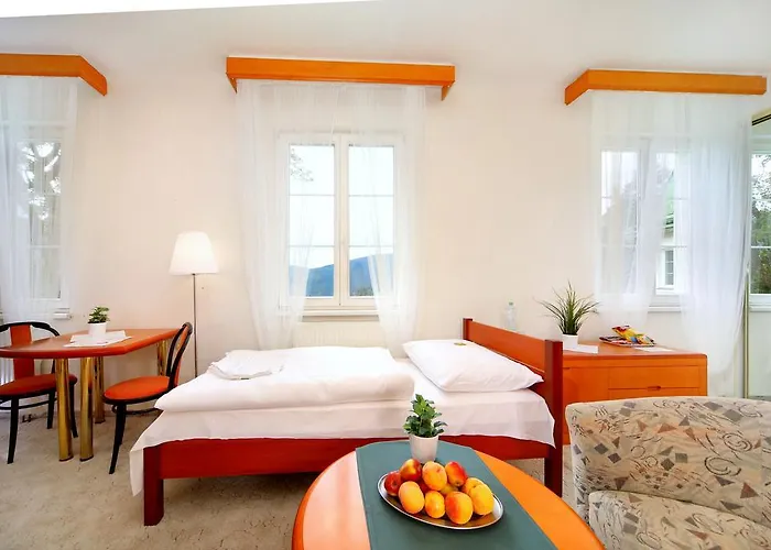 Palace Club Hotell 3*