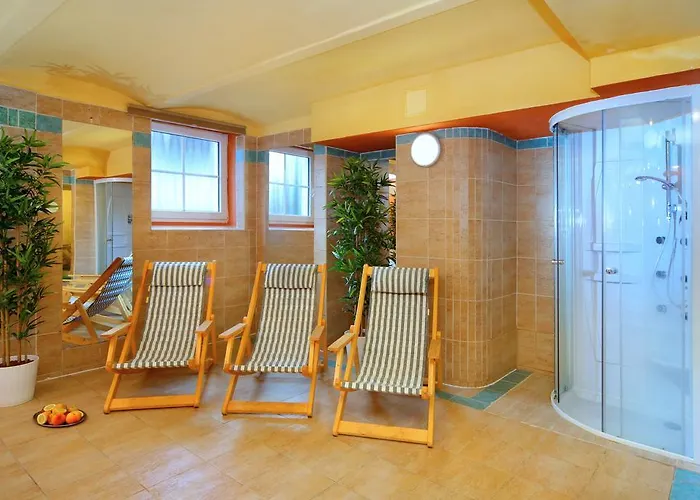Palace Club Hotell 3*